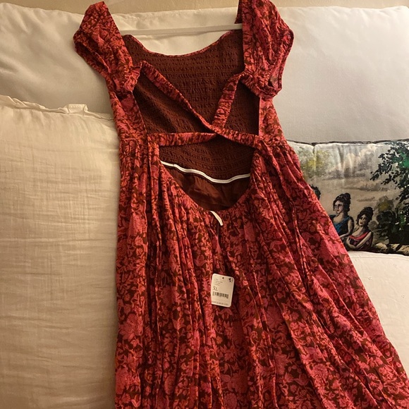 Summer dress fabric so soft and flowing see extra description on d photo. - Picture 7 of 11